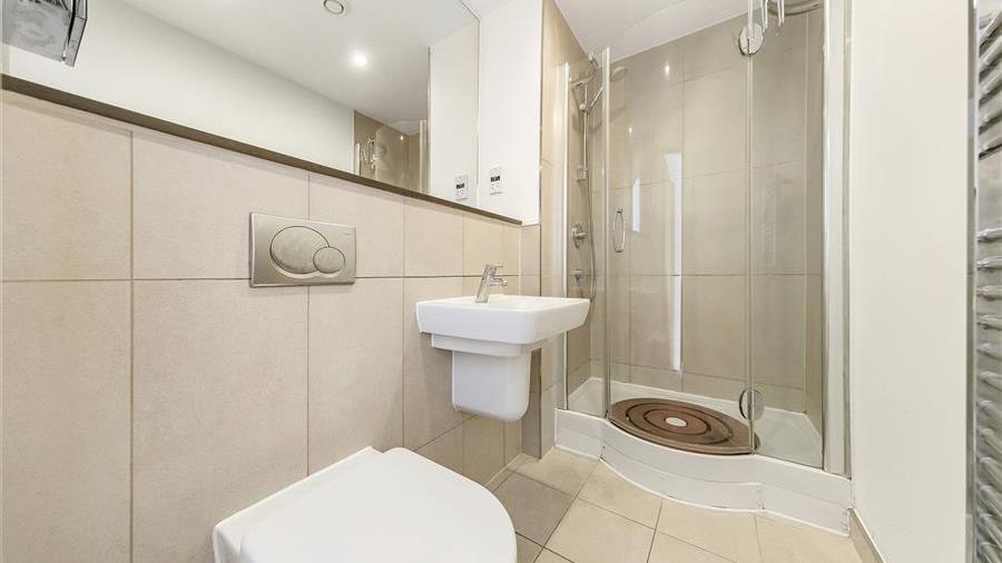 En-Suite Bathroom