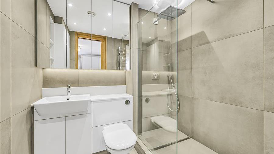 En-Suite Bathroom