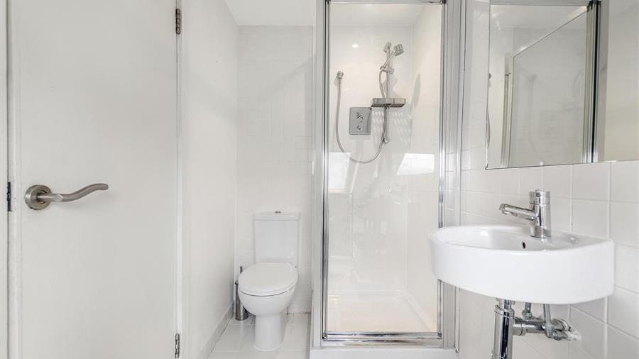 En-Suite Bathroom