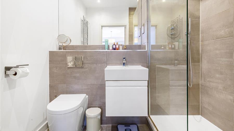 En-Suite Bathroom