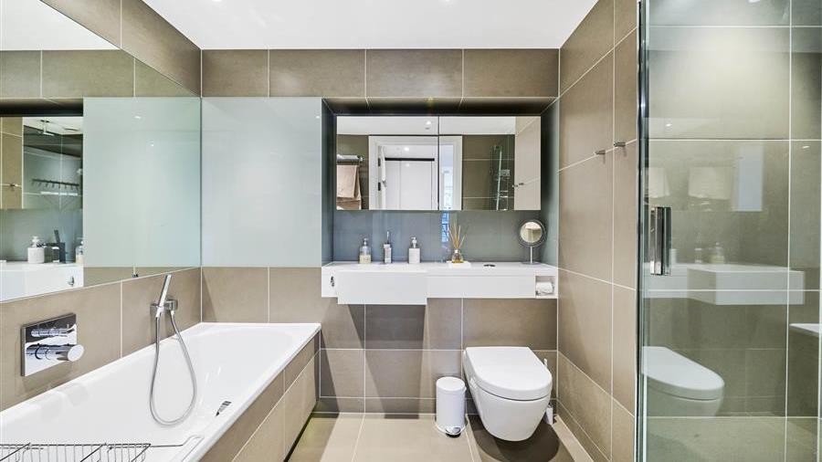 En-Suite Bathroom