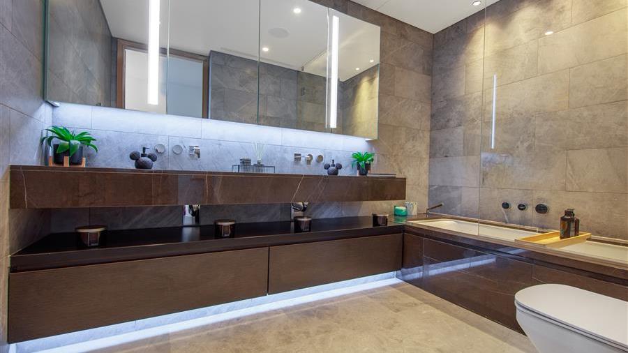 En-Suite Bathroom