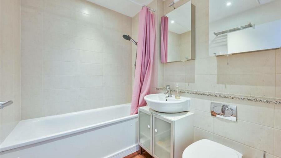 En-Suite Bathroom