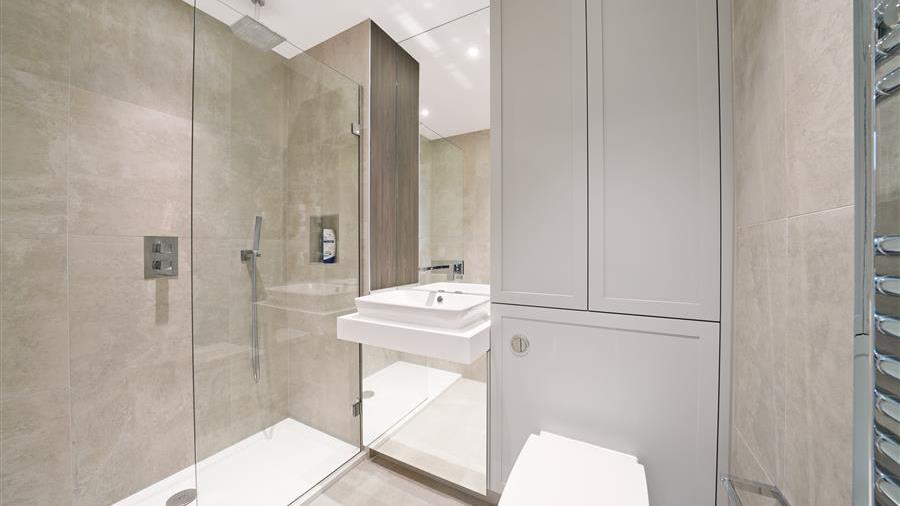 En-Suite Bathroom