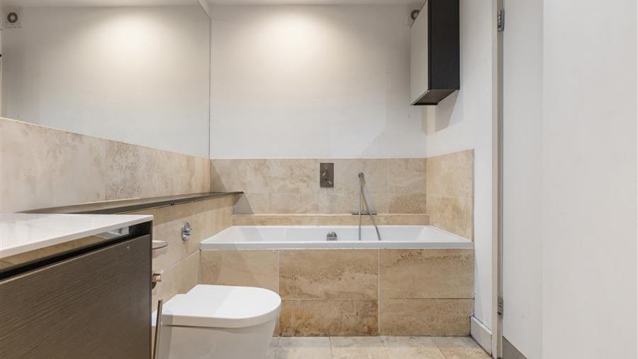 En-Suite Bathroom
