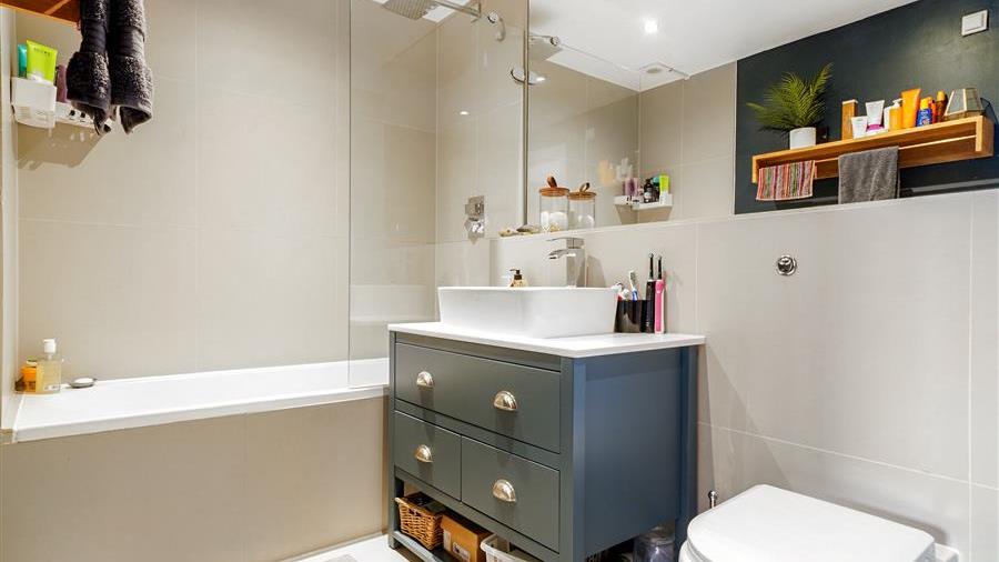 En-Suite Bathroom