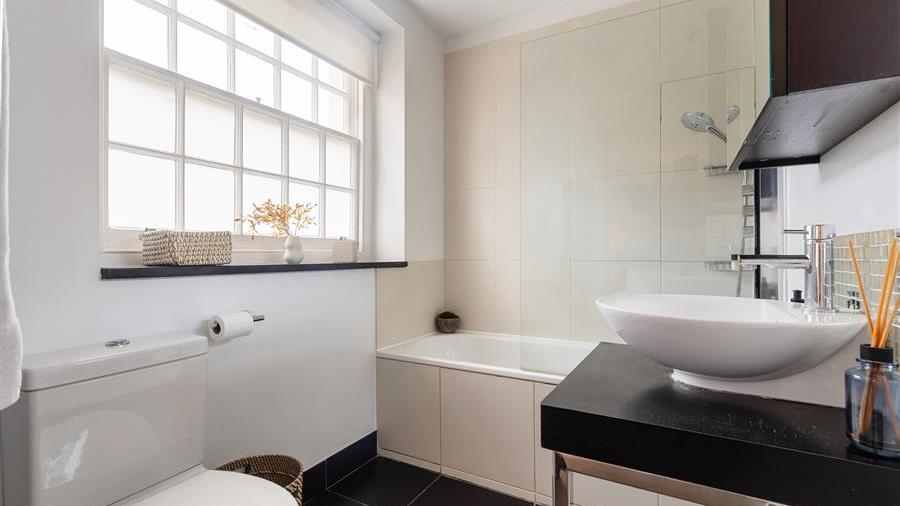 En-Suite Bathroom