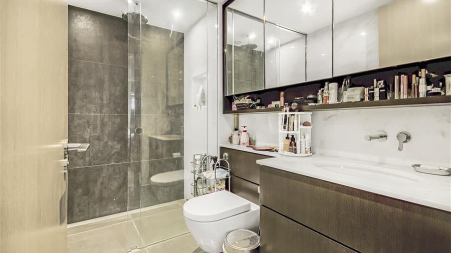 En-Suite Bathroom