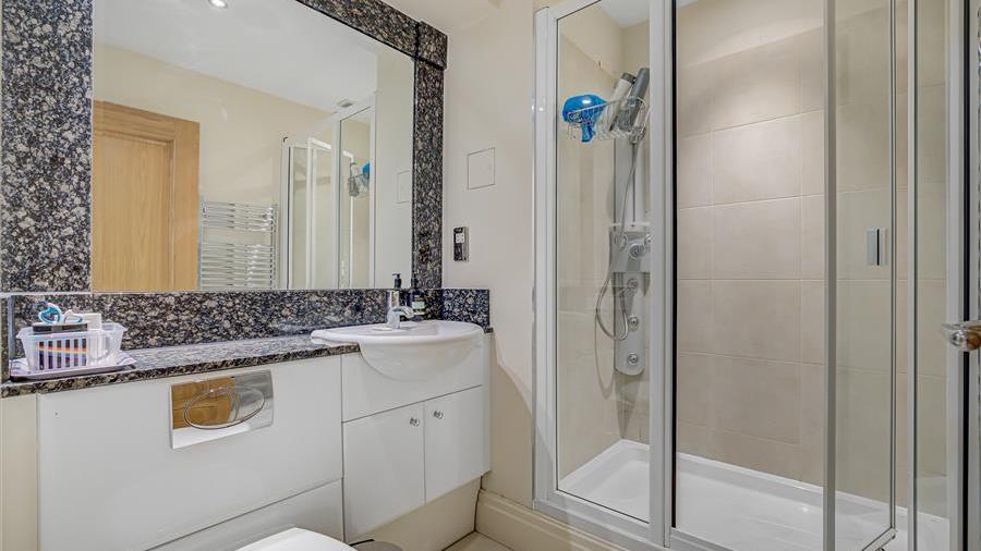 En-Suite Bathroom