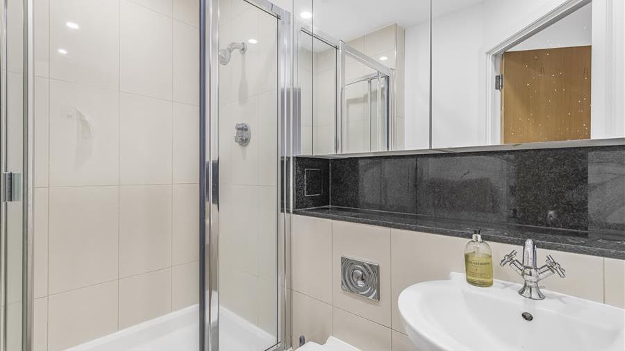 En-Suite Bathroom