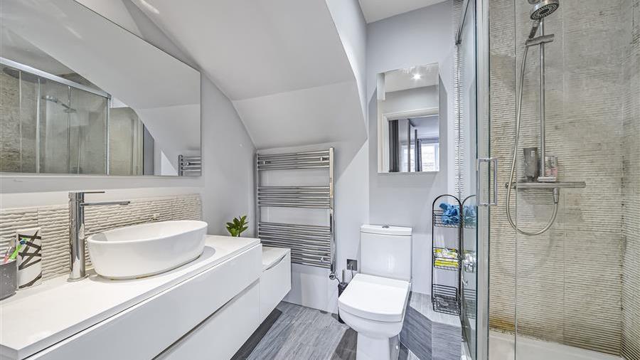 En-Suite Bathroom