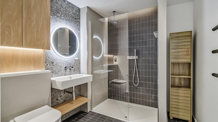 En-Suite Bathroom