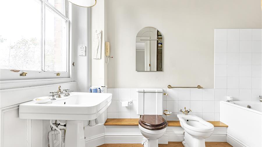 En-Suite Bathroom