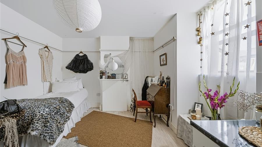 Studio Room