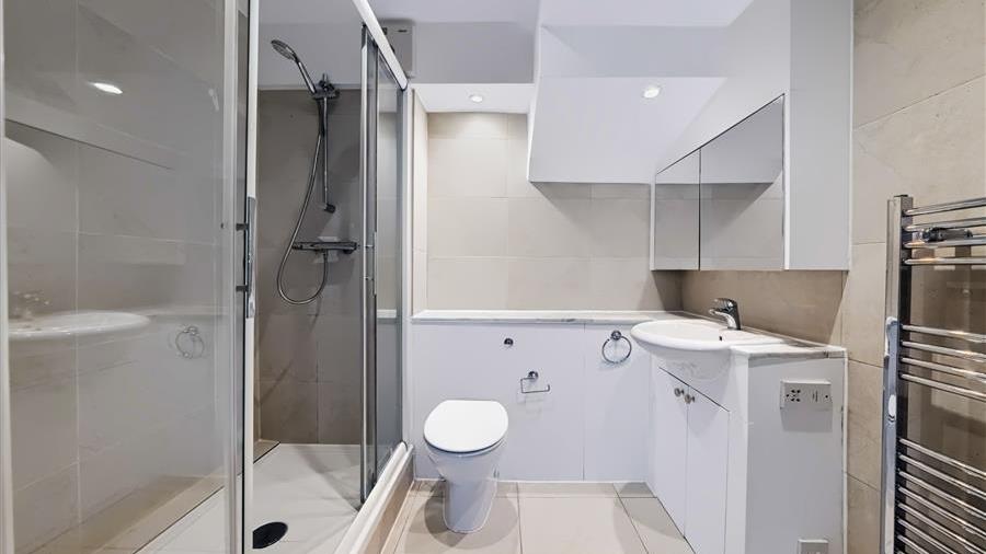 En-Suite Bathroom